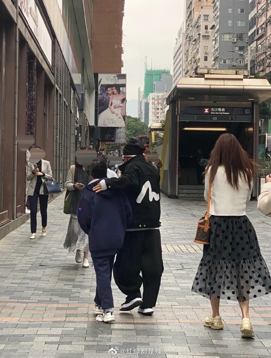 毛宁表示,瑙鲁作为主权独立国家,宣布承认一个中国原则,同台湾当局断绝所谓“外交关系”,愿同中国恢复外交关系,中方对瑙鲁政府决定表示赞赏和欢迎。