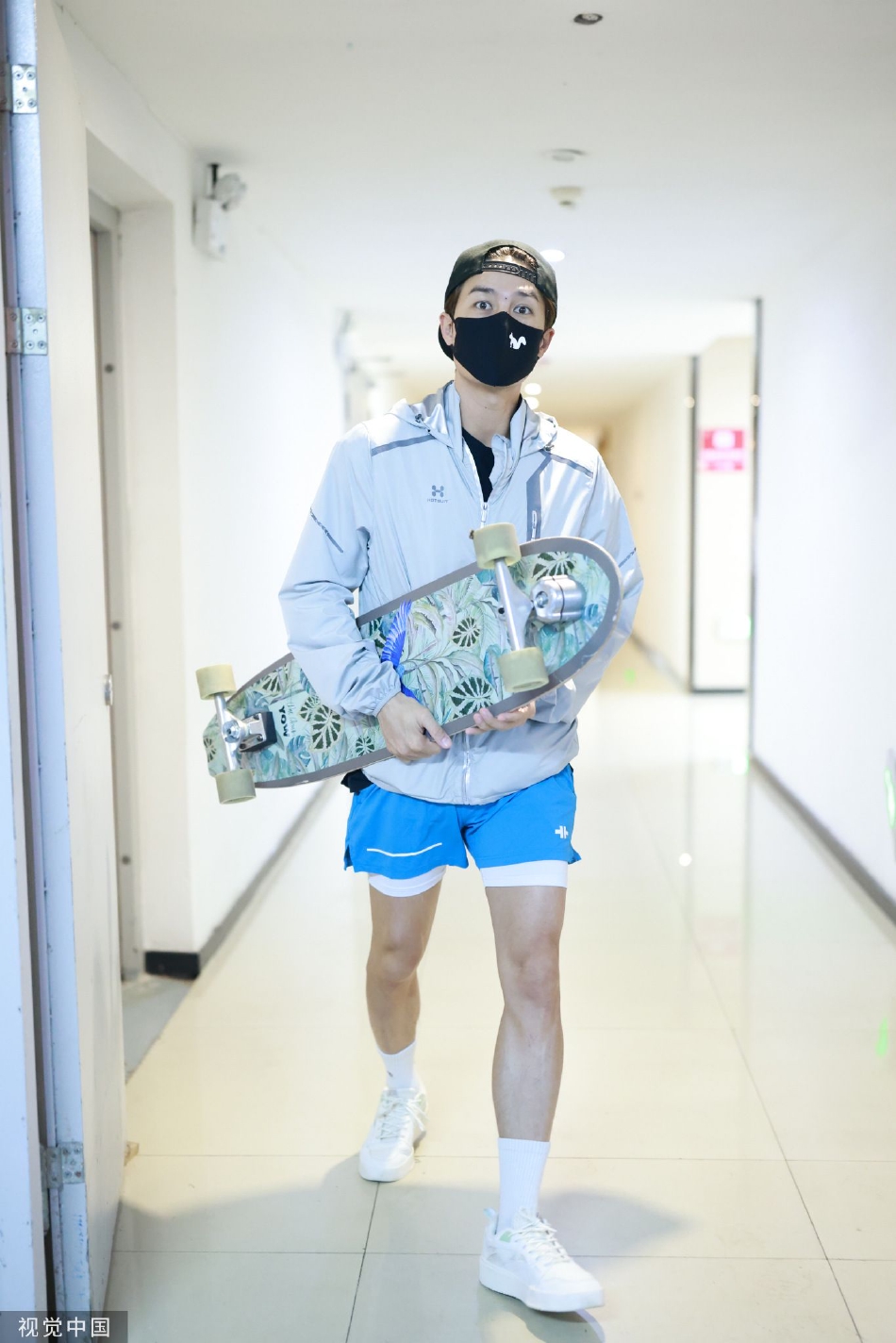 　　王毅强调，台湾从来不是一个国家，过去不是，今后更不是！“台独”从来不可能成事，过去不能，今后更绝无可能！台湾岛内谁想搞“台独”，就是分裂中国国土，必将受到历史和法律的严惩。国际上谁要违反一个中国原则，就是干涉中国内政、侵犯中国主权，必将遭到全体中国人民乃至国际社会的共同反对。