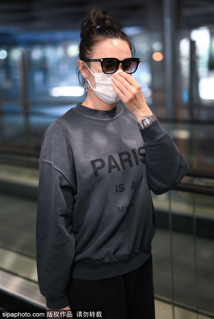 　　近来“新潮流系”要角，赖清德竞选总干事潘孟安、陆委会副主委梁文杰被踢爆入住5000万元新台币的豪宅；“新潮流系”前民意代表赖劲麟也曾挂名18家绿能公司代表人；连安全部门在赖清德老家违建“赖皮寮”设岗哨的36万元（1元新台币约合0.23元人民币——本网注）限制性标案，也是由赖劲麟女儿、民进党民意代表赖品妤的特助得标。跟着赖清德走，随着“新潮流”漂，可能是升官发财的终南快捷方式。