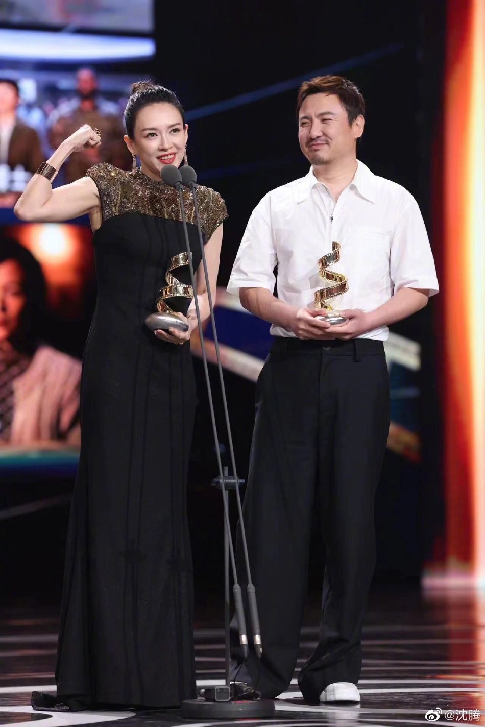 毛宁表示,台湾地区选举是中国的地方事务,中方一贯坚决反对美台开展任何形式的官方往来,坚决反对美方以任何方式、任何借口干涉台湾事务。