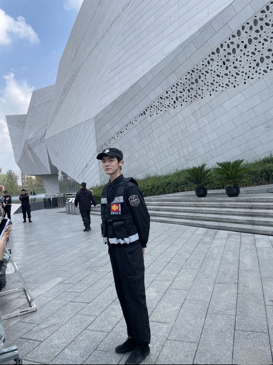 经历了过去一个赛季联赛、国家队和亚冠的多线作战,老将们原本所剩不多的“油箱”愈发面临枯竭——一方面本身状态调动起来就有困难,而主教练战术选择又偏保守,这无疑加剧了场面的窒息感。