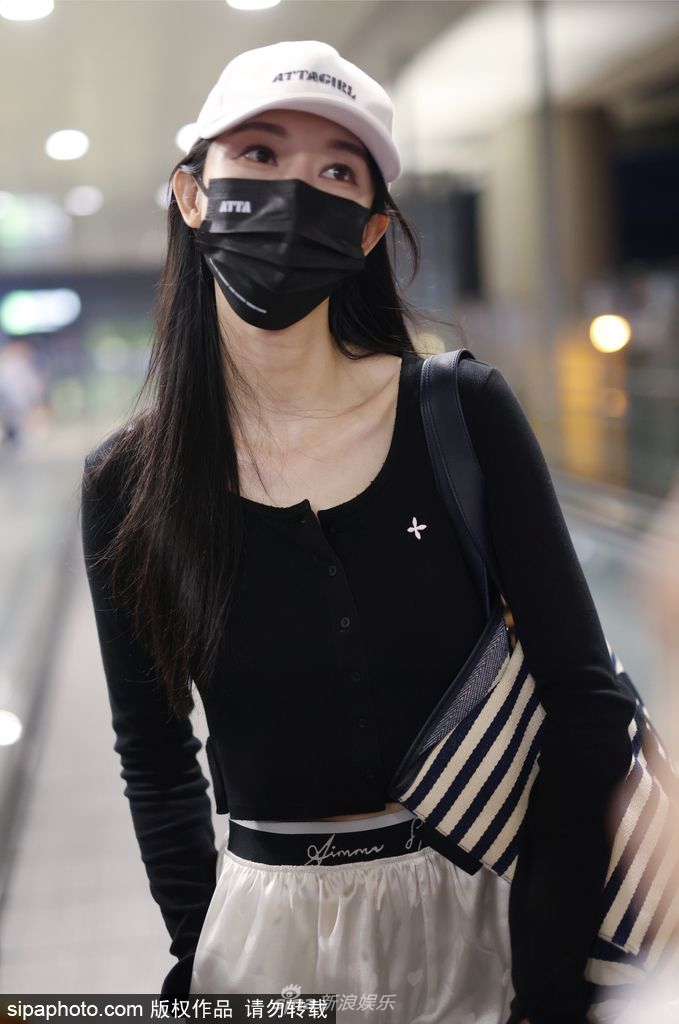 　　<span>一些人无视党的政治纪律和政治规矩，为了自己的所谓仕途，为了自己的所谓影响力，搞</span><strong><span>任人唯亲、排斥异己</span></strong><span>的有之，搞</span><strong><span>团团伙伙、拉帮结派</span></strong><span>的有之，搞</span><strong><span>匿名诬告、制造谣言</span></strong><span>的有之，搞</span><strong><span>收买人心、拉动选票</span></strong><span>的有之，搞</span><strong><span>封官许愿、弹冠相庆</span></strong><span>的有之，搞</span><strong><span>自行其是、阳奉阴违</span></strong><span>的有之，搞</span><strong><span>尾大不掉、妄议中央</span></strong><span>的也有之。</span>