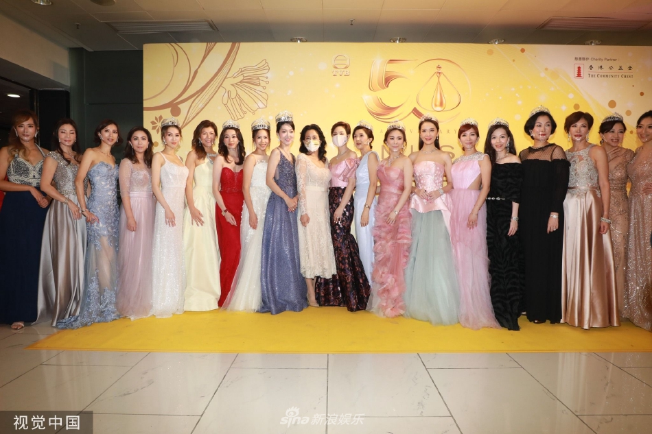 经过这次的煤矿事故,当谈及未来的打算时,黄勇表示自己可能不会再干了,“家里人都反对。”而计平沉默了许久后没有说出自己的想法。