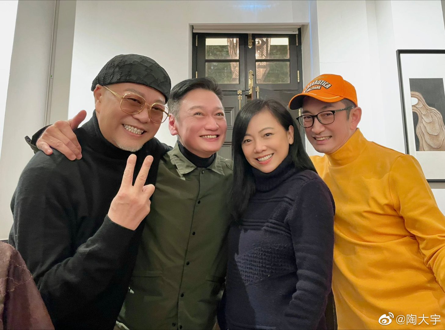 王毅表示,80年前,就在我们今天所在的开罗,中、美、英三国发表《开罗宣言》,明确规定“把日本所窃取的中国领土台湾归还中国”。此后,1945年中美英苏联合发表的《波茨坦公告》第八条规定“《开罗宣言》条款必将实施”。日本则接受《波茨坦公告》,宣布无条件投降。这一系列具有国际法律效力的文件构成了战后国际秩序的组成部分,也奠定了台湾是中国不可分割领土的历史与法理根基。