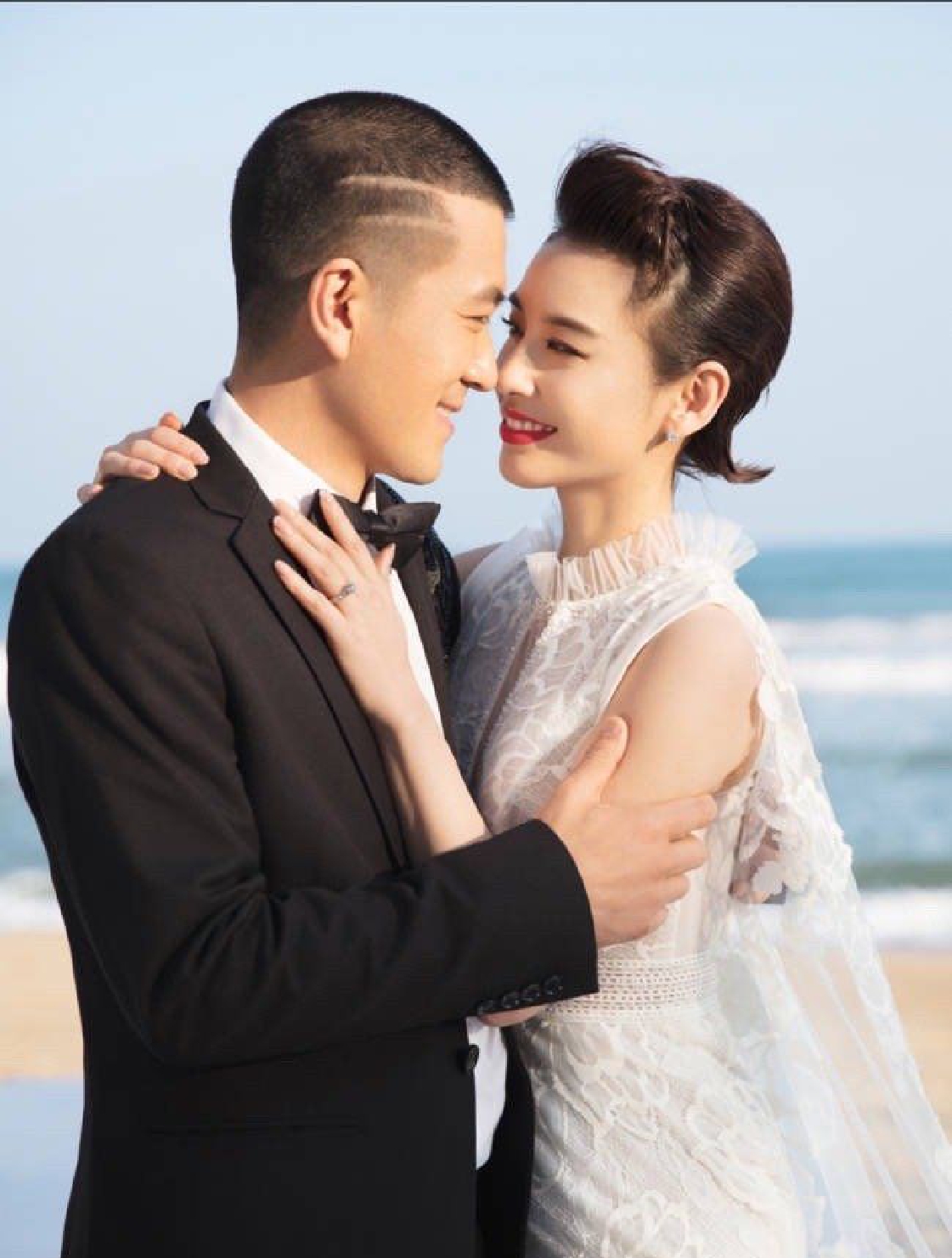 　　毕业那年，靳力和王晓英在接受采访的时候说：“我们要敢于挑战，但是更重要的是坚持。不是为了我们的生活更好，而是为了更多的人生活更好，这是我们的人生观，也是在将来的坎坷道路上让我们能够坚持理想的动力。”