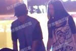 据“广州荔湾发布”微信公众号披露,1月5日,广州市荔湾区土地开发中心在石围塘征拆现场开出了全市第一张房票,标志着广州探索房票制工作迈出实质性的第一步。据悉,荔湾区土地开发中心以石围塘项目为试点,率先落地全市第一批“房票安置”。已发放的房票凭证载明房票类型、购房地址、票面金额、政策性奖励金额、使用/兑付期限等信息,可由本人或其直系亲属购买“定点入库”的新建商品房源。