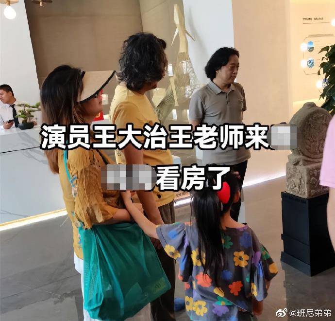 在商言商,很多仍想走红海的货轮,于是八仙过海各显神通,有的特别标注,我们“与以色列无关”,有的就干脆直接标注,目的地是中国,船员都是中国人。