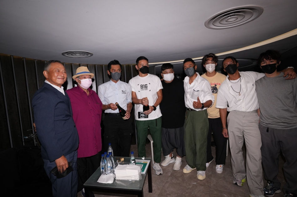 那么,房票能否扩大规模和范围?对此,广东省住房政策研究中心首席研究员李宇嘉指出,房票已经确定为新时期广州旧改的安置渠道之一,考虑到全市新房去化周期长(超过20个月),广义库存去化周期在5-7年,加上未来十几年广州还要推进近100个村的旧改,而且还要施行片区综合改造,预计未来新房还将放量。在市场预期下行、购买力不足的情况下,迫切需要房票来实现多个方面的目的,因此,未来还会在黄埔、天河、番禺、白云等旧改重点区域推开,预计也将通过资金奖励、房价折扣、降低税费等方式,鼓励被拆迁户选择房票安置。