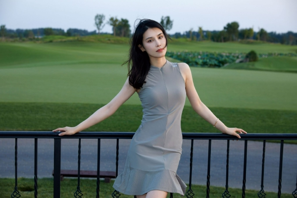 　　在商言商，很多仍想走红海的货轮，于是八仙过海各显神通，有的特别标注，我们“与以色列无关”，有的就干脆直接标注，目的地是中国，船员都是中国人。