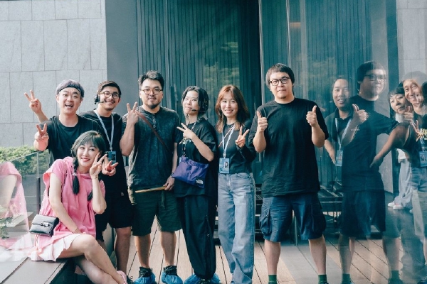 下一步,国家发展改革委将深入贯彻落实中央经济工作会议精神,高质量做好宏观政策取向一致性评估工作。一是健全完善评估机制。在总结近两年宏观政策取向一致性评估工作基础上,提出进一步强化评估的要求,明确评估范围,完善评估流程,科学精准评估包括非经济性政策在内的政策影响,更好服务高质量发展大局。二是全面稳慎评估政策效应。从严从细把关各项政策对经济总量和结构、供给和需求、行业和区域、就业和预期等的影响,多出有利于稳预期、稳增长、稳就业的政策,审慎出台收缩性、抑制性举措。全面精准分析系列政策的叠加效应,进一步强化政策协调和工作协同,切实防范“合成谬误”。三是强化政策实施过程中的一致性。推动相关部门科学研判形势变化,抓好政策出台窗口期;切实强化预期管理,充分征求意见建议,合理设置政策过渡期,确保各项工作充分衔接、有序推进;加强政策实施过程中潜在风险的分析研判,防止层层加码、“一刀切”等问题,促进政策最终效果符合党中央决策意图。