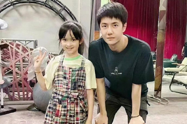 　　同时，由西藏自治区监察委员会调查的杨光明涉嫌受贿案、西藏自治区公安厅侦查的杨光明涉嫌非法持有枪支案也移送西藏自治区人民检察院一并审查起诉。目前，该案正在进一步办理中。