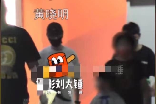 　　郝军辉，男，汉族，1971年4月出生，山西繁峙人，1992年8月参加工作，1992年4月加入中国共产党，东北财经大学税收（税务）专业毕业，大学学历，中央财经大学经济学硕士学位。