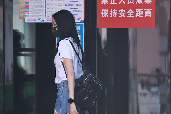 毛宁指出,无论台湾岛内局势怎样变化都改变不了,世界上只有一个中国,台湾是中国一部分的基本事实。台湾从来不是一个国家,过去不是,今后更不可能是。我们坚信,国际社会坚持一个中国原则的普遍共识和稳固格局必将更加牢固。中国人民反对“台独”分裂和外部势力干预,争取国家统一的正义事业必将得到更多理解和支持。