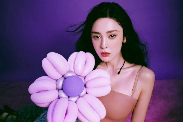 　　“通过房票政策，我多获得1万多元的补贴，购房更划算了。”近日，在广州市荔湾区石围塘旧城改造项目征拆现场，领到广州首批房票的居民周女士如是说。刚领到房票的群众吴先生也兴奋地说，“从签订补偿协议到房票开具一气呵成，下一步凭房票就可以去入库楼盘选房了。”