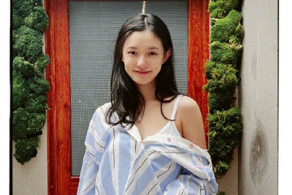 　　其实，这样的场面是扬科维奇执教国足的常态，从去年9月成都热身赛被马来西亚1比1逼平、0比1输给叙利亚后，扬科维奇就彻底决定放弃场面，采用堆积人数的防守 “偷鸡”的战术。