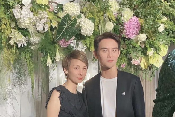国民党的赵少康批评,贪腐已成民进党dna,“清廉、勤政、爱乡土”变成“贪腐、专政、爱粉味(爱美色)”。狼性坚强的“新潮流系”已经吃到党内眼红,更成非绿公敌。