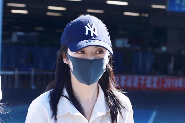 　　社论称，2024年大选，民进党最大罩门就是黑金、贪腐。民进党候选人赖清德声称对黑金贪腐零容忍，“民进党只有选择清流”，此言一出，就被国民党候选人侯友宜反酸“民进党哪有清流，只有‘新潮流’”。侯友宜还喊出“‘新潮流’不散，台湾了（赔）一半”。民众党候选人柯文哲也呛“‘新潮流’不倒，台湾不会好”。两人都直指赖清德系出的“新潮流”，就是民进党贪腐的重要代表。