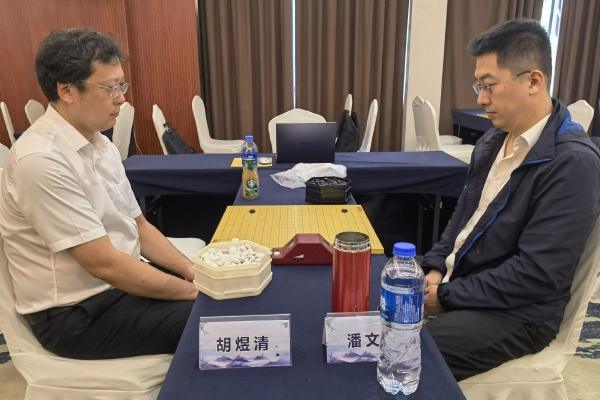 毛宁表示,两岸同属一个中国,台湾是中国领土的一部分。80年前,中、美、英三国发表《开罗宣言》,明确规定“把日本所窃取的中国领土台湾归还中国”。此后,1945年中美英苏联合发表的《波茨坦公告》第八条规定“开罗宣言条款必将实施”。日本则接受《波茨坦公告》,宣布无条件投降。这一系列具有国际法律效力的文件,奠定了台湾是中国不可分割领土的历史与法理根基。