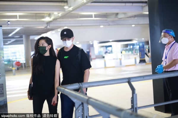 　　躺在中国平煤神马集团总医院普外科的病床上，回忆着遇险与被救时的一幕幕，包括记平在内的很多矿工都夜不能寐。记平说他是幸运的，被送到医院时，除有些头晕外身体并无骨折或外伤，目前正在住院接受观察，同时他也为遇难的工友感到悲伤。