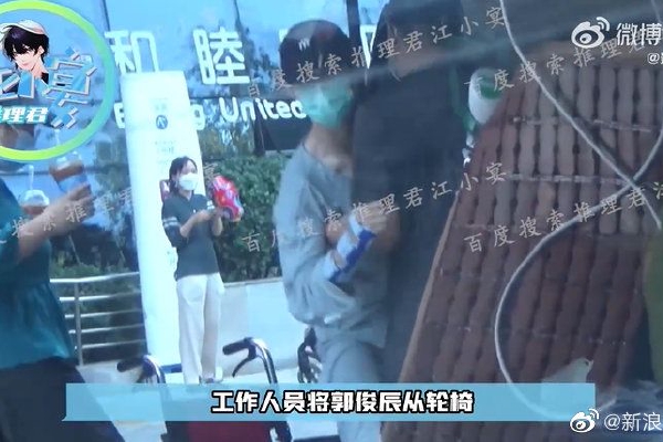 　　社论称，2024年大选，民进党最大罩门就是黑金、贪腐。民进党候选人赖清德声称对黑金贪腐零容忍，“民进党只有选择清流”，此言一出，就被国民党候选人侯友宜反酸“民进党哪有清流，只有‘新潮流’”。侯友宜还喊出“‘新潮流’不散，台湾了（赔）一半”。民众党候选人柯文哲也呛“‘新潮流’不倒，台湾不会好”。两人都直指赖清德系出的“新潮流”，就是民进党贪腐的重要代表。