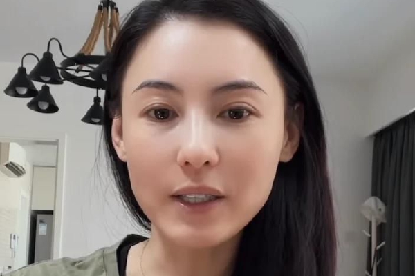 　　“煤炭开采前都是要进行瓦斯检测的，发现瓦斯气体会进行上下两排钻孔排气，然后才能进行接下来的挖煤、运煤操作，这次的事故是发生在掘进机退出的时候，可能碰到了存有瓦斯气体的地方，造成了煤与瓦斯突出事故。” 记平说。