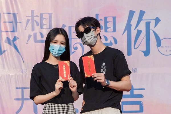 　　据官方消息，1月12日14时55分许，平顶山天安煤业股份有限公司十二矿（以下简称“天安煤业十二矿”）发生一起煤与瓦斯突出事故，截至13日15时，已确认10人遇难，6人失联，其余人员全部脱险。1月13日22时47分，有媒体记者在事故现场看到，又有一名被困人员被搜救出来，目前仍有5人失联。而部分获救矿工则正在医院接受救治和观察。