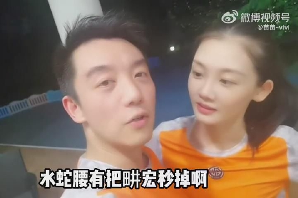 　　那么，房票能否扩大规模和范围？对此，广东省住房政策研究中心首席研究员李宇嘉指出，房票已经确定为新时期广州旧改的安置渠道之一，考虑到全市新房去化周期长（超过20个月），广义库存去化周期在5-7年，加上未来十几年广州还要推进近100个村的旧改，而且还要施行片区综合改造，预计未来新房还将放量。在市场预期下行、购买力不足的情况下，迫切需要房票来实现多个方面的目的，因此，未来还会在黄埔、天河、番禺、白云等旧改重点区域推开，预计也将通过资金奖励、房价折扣、降低税费等方式，鼓励被拆迁户选择房票安置。