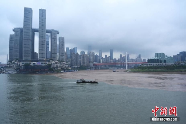<span>会议指出,要通过管住“案”来管好“人”、治好“院”。</span><span>针对监督检查中发现的突出问题和典型案例,</span><strong><span>点名道姓通报批评、督促纠正,依规依纪追责。</span></strong>