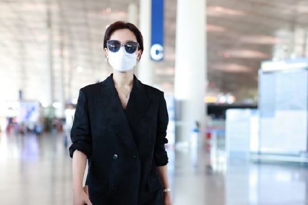 　　1月12日早上7点多，“天安煤业十二矿”的矿工记平像往常一样下到煤矿施工区，随身携带着妻子为他做的饭菜，因为井下作业要持续8个小时。