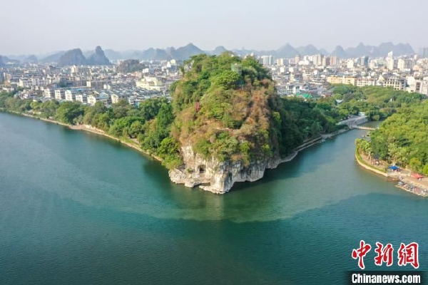 　　近期，河北省迁西县老干部马树山因举报当地领导干部被逮捕、起诉的案件引起社会广泛关注。最高检高度重视，专门派出院领导前往河北指导案件办理；会同河北省检察机关，在审查核实的基础上，指令迁西县检察院以不存在犯罪事实对马树山依法撤回起诉，并将依法作出不起诉处理。对检察机关在此案中多个方面存在的严重问题，要按照司法责任制规定，严肃追责。（1月19日 央视新闻）