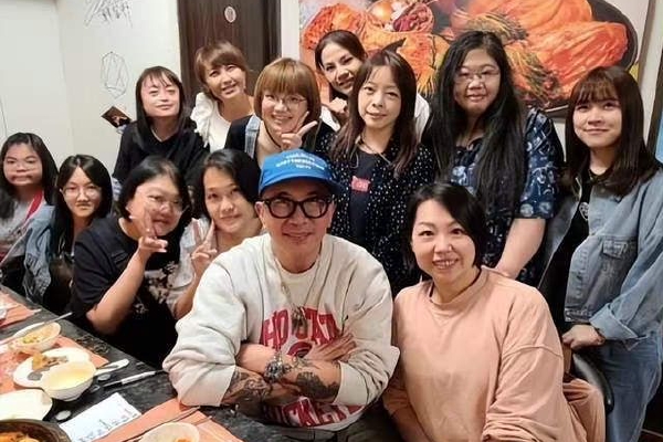 　　那么，房票能否扩大规模和范围？对此，广东省住房政策研究中心首席研究员李宇嘉指出，房票已经确定为新时期广州旧改的安置渠道之一，考虑到全市新房去化周期长（超过20个月），广义库存去化周期在5-7年，加上未来十几年广州还要推进近100个村的旧改，而且还要施行片区综合改造，预计未来新房还将放量。在市场预期下行、购买力不足的情况下，迫切需要房票来实现多个方面的目的，因此，未来还会在黄埔、天河、番禺、白云等旧改重点区域推开，预计也将通过资金奖励、房价折扣、降低税费等方式，鼓励被拆迁户选择房票安置。