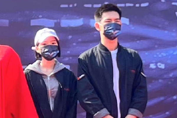 　　他长期求神拜佛，祈求升官，任黔西南州委书记后还专门请“风水大师”卜算前程，查看住处风水布局，并按要求摆放玻璃鱼缸和木质官帽椅。
