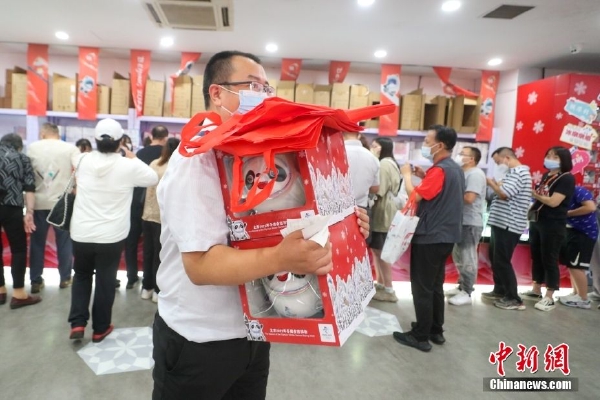 　　具体来看，黑龙江、内蒙古、河北、江西、青海5省份同比上涨，天津、安徽同比持平，甘肃、江苏、湖北、湖南、上海、浙江、广东、海南、陕西、宁夏、辽宁、吉林、北京、山东、河南、云南、贵州、四川、山西、广西、福建、西藏、重庆、新疆等24省份同比下降，其中，贵州、河南、山西等3省份物价连续九个月回落，新疆再次“领跌”，与重庆均为下降1.3%。