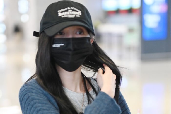 　　对阵黎巴嫩最多也只有两次，一次是上半场结束前张玉宁、武磊禁区内的连线射门；第二次则是武磊自己靠嗅觉赢得补射，只可惜皮球运行线路不规则，武磊没有踢实，皮球被对方后卫在门线上解围。