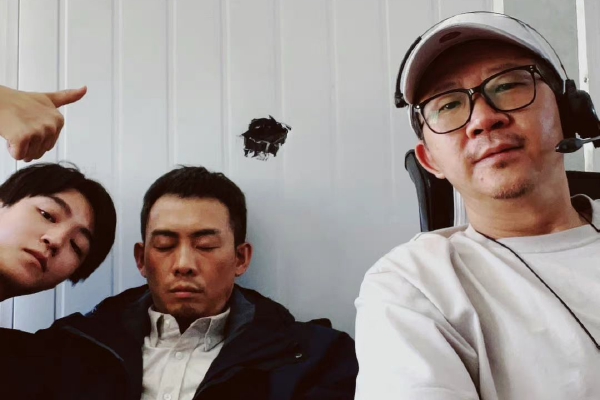 　　虽然计平已经获救并躺在医院的病床上，但是交谈间，记者仍能感觉到他的忐忑不安。1月13日晚上，计平督促妻子赶紧回家，因为家里还有三个孩子需要照顾。计平的老家在湖北，在天安煤业十二矿工作十多年后，他早已把平顶山当作自己的家。今年43岁的他有三个孩子，两个女儿和一个儿子，最大的女儿今年15岁，而计平在矿上每月1万至1万五的收入是全家重要的经济来源，前不久他和老婆刚在平顶山市卫东区买了一套房子。
