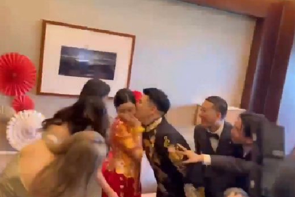 　　毛宁表示，两岸同属一个中国，台湾是中国领土的一部分。80年前，中、美、英三国发表《开罗宣言》，明确规定“把日本所窃取的中国领土台湾归还中国”。此后，1945年中美英苏联合发表的《波茨坦公告》第八条规定“开罗宣言条款必将实施”。日本则接受《波茨坦公告》，宣布无条件投降。这一系列具有国际法律效力的文件，奠定了台湾是中国不可分割领土的历史与法理根基。
