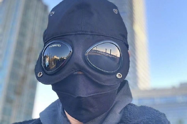 经过这次的煤矿事故,当谈及未来的打算时,黄勇表示自己可能不会再干了,“家里人都反对。”而计平沉默了许久后没有说出自己的想法。