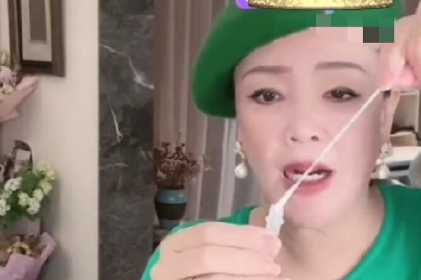 　　中国汽车出口地位的变化，不仅反映在数据上，还反映在各国举办的车展上。《环球时报》驻德国特约记者十多年来连续采访报道了多个欧洲国家车展。长期以来，中国车企尽管数量位列参展商的前列，但过去展台通常冷冷清清，在欧洲同行眼中只是不起眼的配角。直到2021年的慕尼黑国际车展，中国品牌汽车才真正受到了欧洲车企及主流媒体的重视。这一年长城汽车的展位就在梅赛德斯-奔驰汽车的旁边，展示了旗下魏牌等车型。