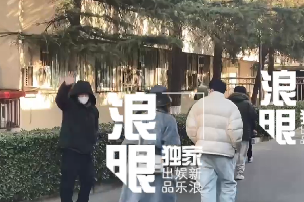 刘工是矿区的普通工作人员,1月13日晚上10点,他仍开车来往于矿区内外,刘工说,因为这起瓦斯突出事故,矿上的很多同事都在彻夜加班。据刘工介绍,“天安煤业十二矿”绝大部分的工人都来自平顶山市。k8凯发天生赢家官网信息显示,“天安煤业十二矿“成立于1996年,位于平顶山市东高皇乡庆庄村北,2022年有员工3554人。