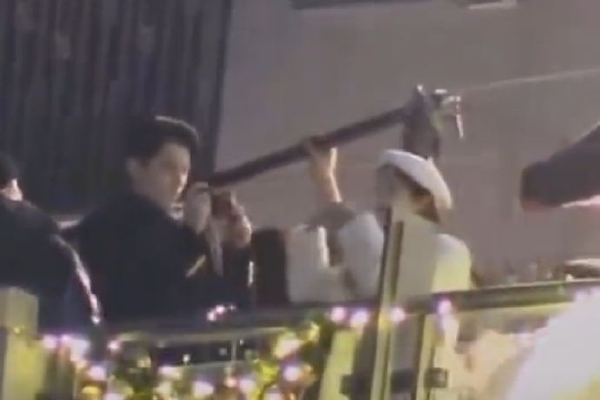 　　从地方政府专项债的发行情况看，孙林表示，棚户区改造和城中村改造一直是重要的专项债资金投向领域，但只能作为贷款使用，项目资金仍需地方政府自筹，由于城中村改造前期投资大、周期长，在短期内地方政府财政支出收紧的情况下，城中村改造的资金来源有限。随着2023年第四季度开始，地方政府专项债的放量，预计在专项债使用限制条件上也将实现针对“三大工程”的突破。此外，在商业银行贷款方面，房地产“金融16条”中的部分政策已明确延期，保持商业银行房地产贷款的持续稳定投放，这也为城中村改造项目的中后期开发提供了更有力的资金保障。