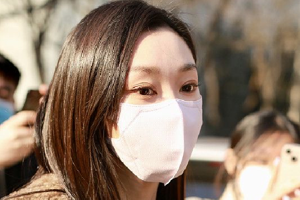 　　中国汽车出口地位的变化，不仅反映在数据上，还反映在各国举办的车展上。《环球时报》驻德国特约记者十多年来连续采访报道了多个欧洲国家车展。长期以来，中国车企尽管数量位列参展商的前列，但过去展台通常冷冷清清，在欧洲同行眼中只是不起眼的配角。直到2021年的慕尼黑国际车展，中国品牌汽车才真正受到了欧洲车企及主流媒体的重视。这一年长城汽车的展位就在梅赛德斯-奔驰汽车的旁边，展示了旗下魏牌等车型。