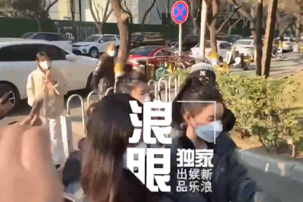 #瑙鲁与台湾断交#瑙鲁政府当地时间15日发布声明,宣布承认一个中国原则,与台湾当局断绝所谓“外交关系”。 声明指出,瑙鲁政府按照联合国2758号决议,承认中华人民共和国政府是代表全中国的唯一合法政府,台湾是中国领土不可分割的一部分。瑙鲁即日起断绝与台湾的“外交关系”,不再同台湾发生任何官方关系,不进行任何官方往来。