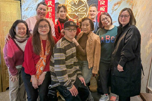 下一步,国家发展改革委将深入贯彻落实中央经济工作会议精神,高质量做好宏观政策取向一致性评估工作。一是健全完善评估机制。在总结近两年宏观政策取向一致性评估工作基础上,提出进一步强化评估的要求,明确评估范围,完善评估流程,科学精准评估包括非经济性政策在内的政策影响,更好服务高质量发展大局。二是全面稳慎评估政策效应。从严从细把关各项政策对经济总量和结构、供给和需求、行业和区域、就业和预期等的影响,多出有利于稳预期、稳增长、稳就业的政策,审慎出台收缩性、抑制性举措。全面精准分析系列政策的叠加效应,进一步强化政策协调和工作协同,切实防范“合成谬误”。三是强化政策实施过程中的一致性。推动相关部门科学研判形势变化,抓好政策出台窗口期;切实强化预期管理,充分征求意见建议,合理设置政策过渡期,确保各项工作充分衔接、有序推进;加强政策实施过程中潜在风险的分析研判,防止层层加码、“一刀切”等问题,促进政策最终效果符合党中央决策意图。