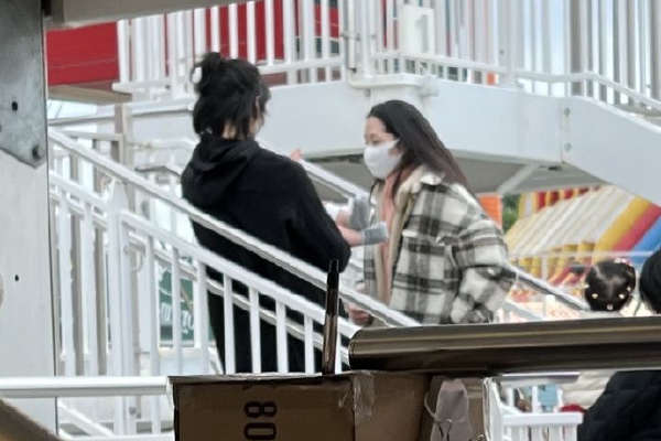 <strong>路透社记者:乌克兰于周末表示,应使中国参与到和谈中来。乌克兰是否已请求中方参与同俄罗斯的和谈,以推动结束乌克兰危机?乌方是否向中方提出,希安排泽连斯基总统同李强总理在达沃斯举行会晤?</strong>