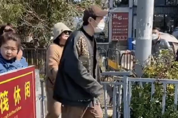 会议强调,各级领导要以上率下、率先垂范,抓好分管战线、分包县市区各项安全责任落实。各县市区、乡镇街道和村社区要认真落实属地责任,定期研判形势、解决问题。市安委会、消安委会各成员单位要做到隐患全面排查到位、问题及时解决到位、安全充分保障到位。市委市政府督查局要组织开展专项督查,纪检监察部门要从严追责问责,坚决杜绝重大事故再次发生。