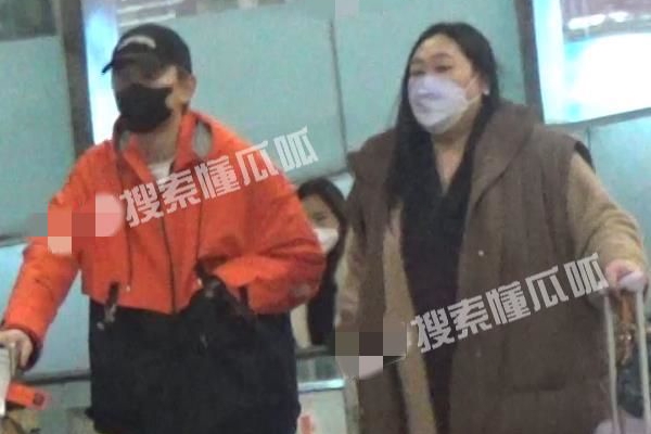 　　据官方消息，1月12日14时55分许，平顶山天安煤业股份有限公司十二矿（以下简称“天安煤业十二矿”）发生一起煤与瓦斯突出事故，截至13日15时，已确认10人遇难，6人失联，其余人员全部脱险。1月13日22时47分，有媒体记者在事故现场看到，又有一名被困人员被搜救出来，目前仍有5人失联。而部分获救矿工则正在医院接受救治和观察。