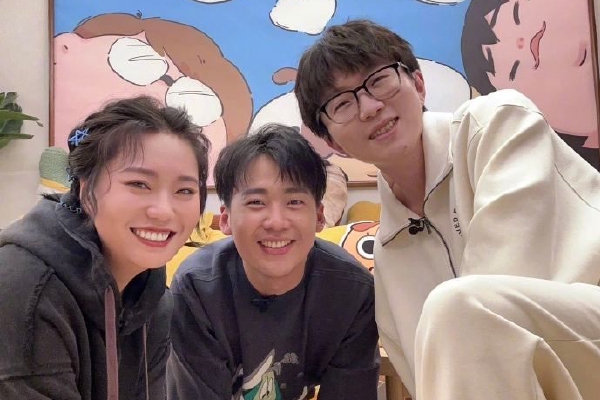 王毅强调,台湾从来不是一个国家,过去不是,今后更不是!“台独”从来不可能成事,过去不能,今后更绝无可能!台湾岛内谁想搞“台独”,就是分裂中国国土,必将受到历史和法律的严惩。国际上谁要违反一个中国原则,就是干涉中国内政、侵犯中国主权,必将遭到全体中国人民乃至国际社会的共同反对。