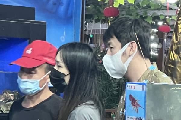 　　报告提到，今年全市经济社会发展的主要预期目标是：地区生产总值增长5%左右，一般公共预算收入增长 5%，城镇调查失业率控制在 5%以内，居民消费价格涨幅3%左右，居民收入增长与经济增长同步，生态环境质量、能源、水资源等指标达到国家要求。