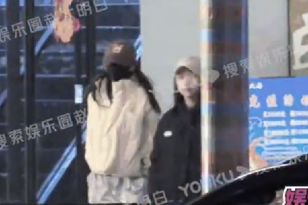 　　那么，房票能否扩大规模和范围？对此，广东省住房政策研究中心首席研究员李宇嘉指出，房票已经确定为新时期广州旧改的安置渠道之一，考虑到全市新房去化周期长（超过20个月），广义库存去化周期在5-7年，加上未来十几年广州还要推进近100个村的旧改，而且还要施行片区综合改造，预计未来新房还将放量。在市场预期下行、购买力不足的情况下，迫切需要房票来实现多个方面的目的，因此，未来还会在黄埔、天河、番禺、白云等旧改重点区域推开，预计也将通过资金奖励、房价折扣、降低税费等方式，鼓励被拆迁户选择房票安置。