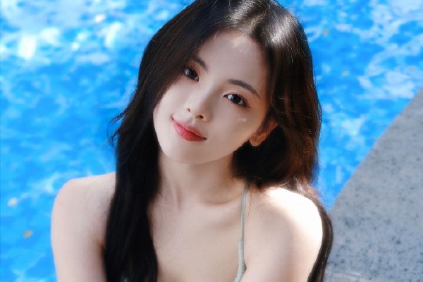 　　今天三大指数集体反弹，创业板指午后涨超2%！截至收盘沪指涨0.31%，深成指涨1.47%，创业板指涨1.95%，北向资金净买入42亿元。